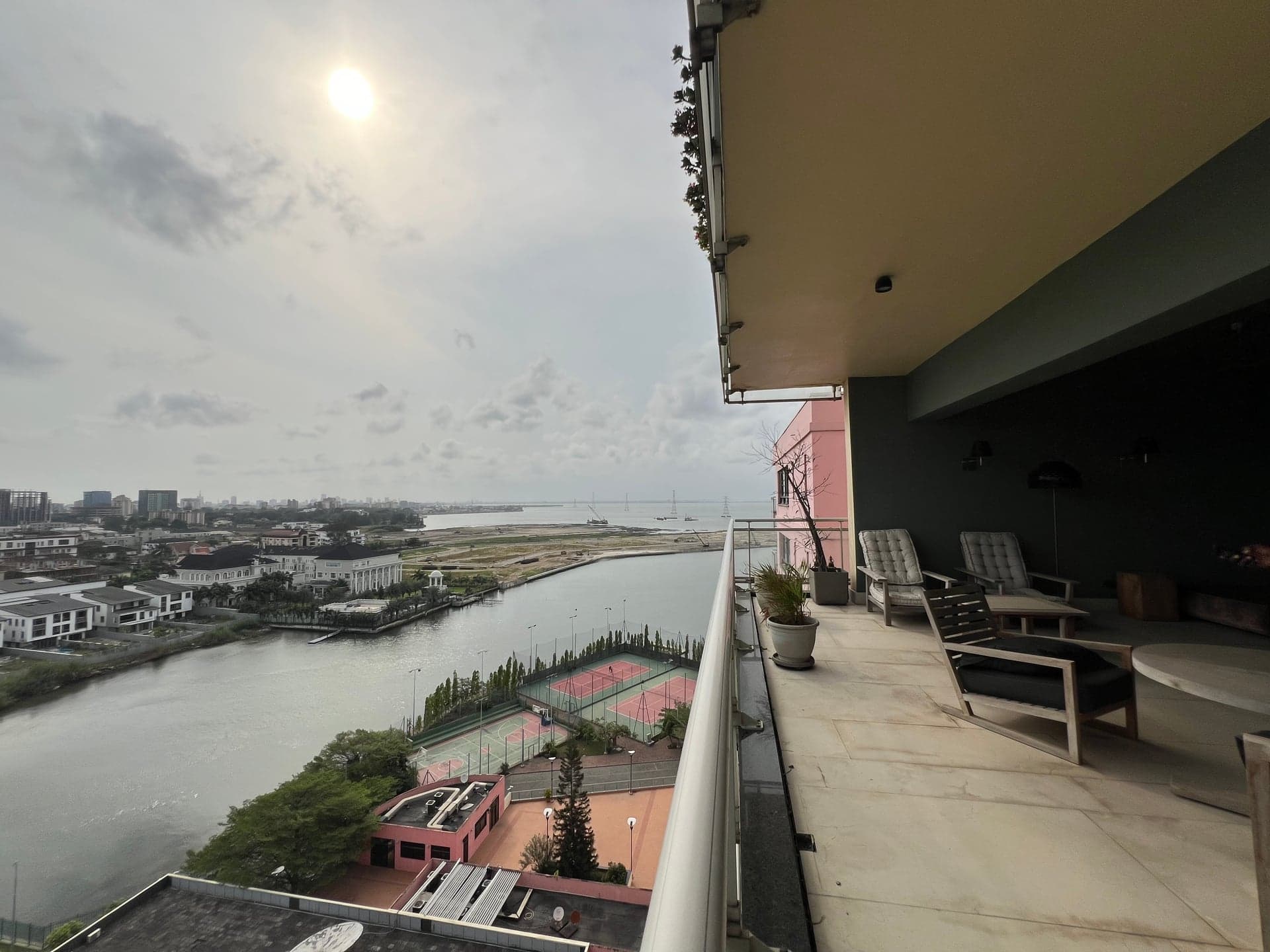 Ocean Parade Penthouse - Waterfront Living on Banana Island